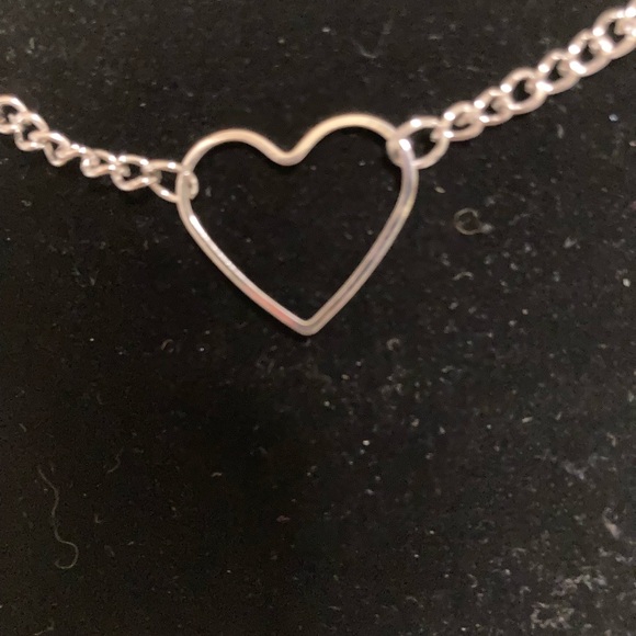 Silver open heart choker, Y2K, heart choker, 90s choker, simple heart necklace - Picture 5 of 9